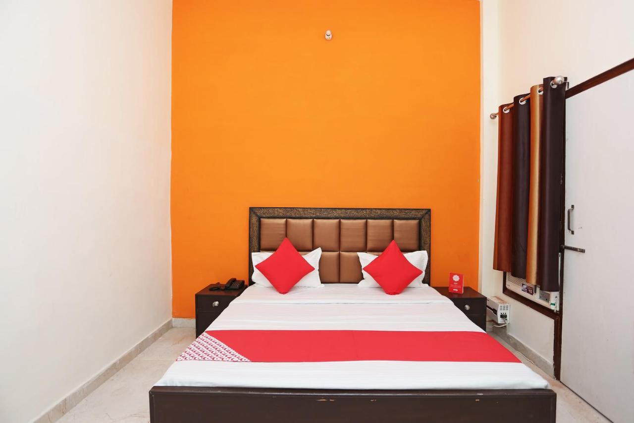 Oyo 29517 Hotel Barsana Palace Chhata Dış mekan fotoğraf