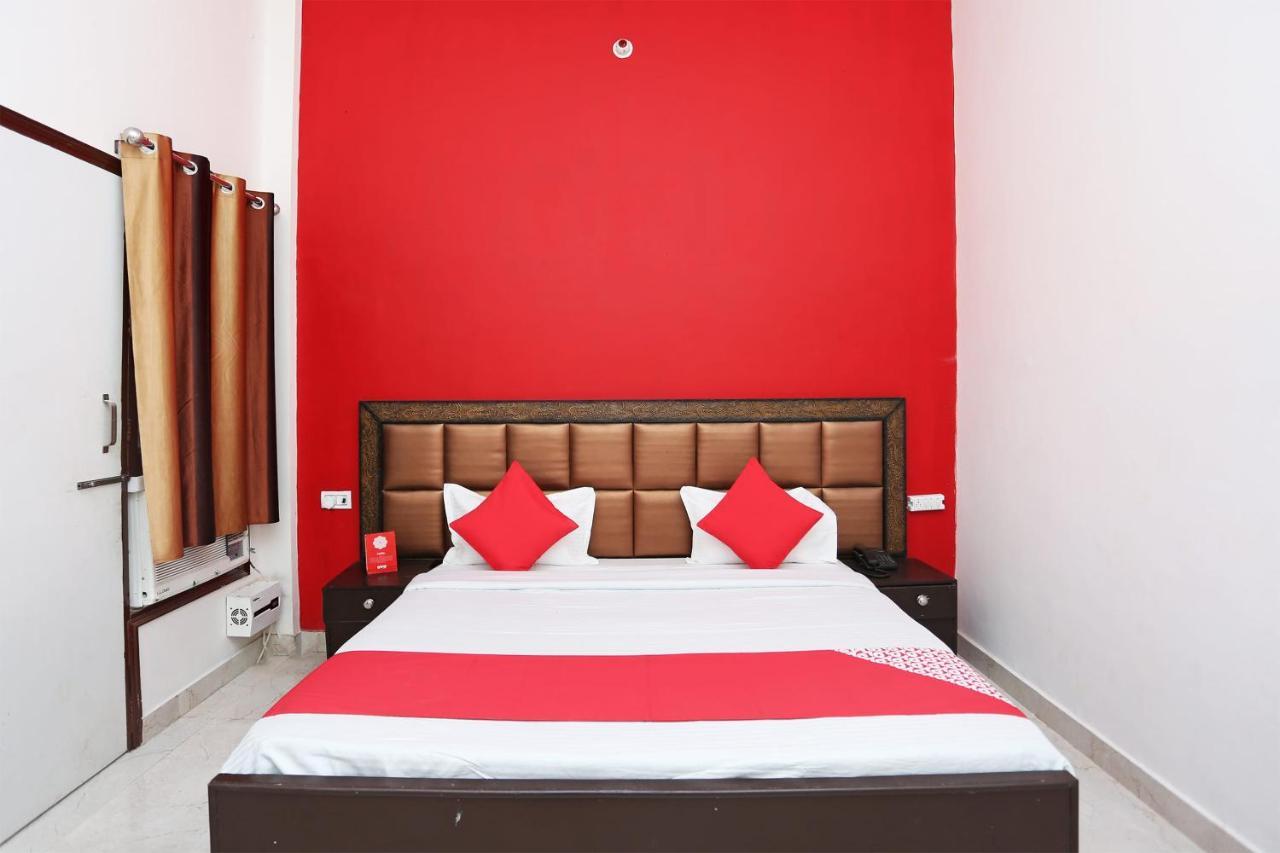 Oyo 29517 Hotel Barsana Palace Chhata Dış mekan fotoğraf