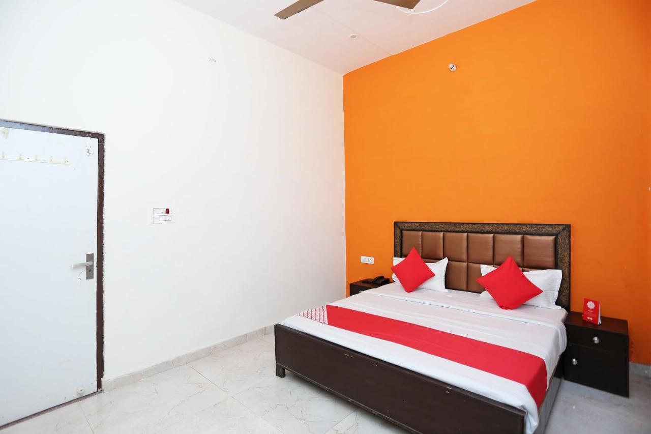 Oyo 29517 Hotel Barsana Palace Chhata Dış mekan fotoğraf