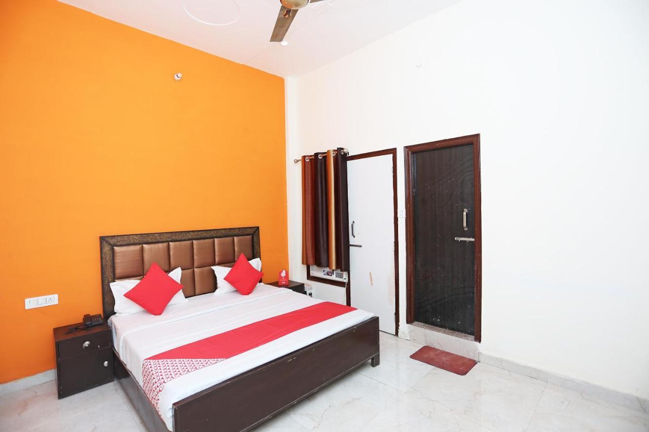 Oyo 29517 Hotel Barsana Palace Chhata Dış mekan fotoğraf