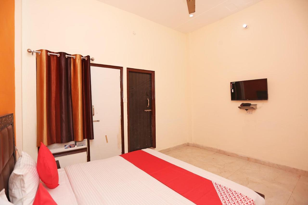 Oyo 29517 Hotel Barsana Palace Chhata Dış mekan fotoğraf