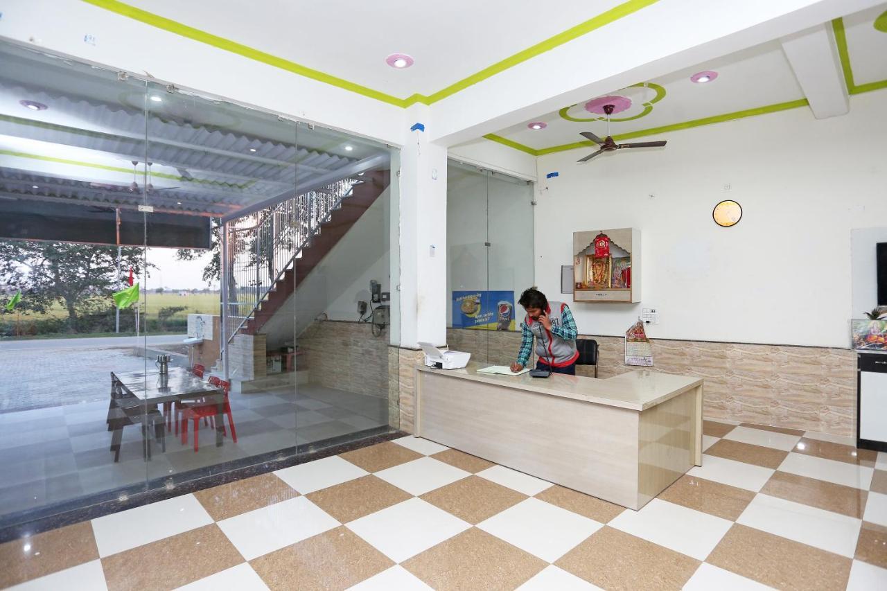 Oyo 29517 Hotel Barsana Palace Chhata Dış mekan fotoğraf